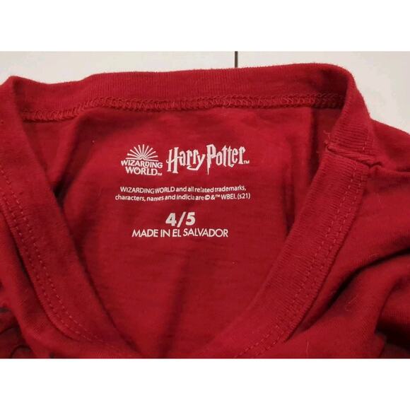 Harry Potter 4/5 NNWOT Hogwarts Crest Long Sleeve Red Tee - Picture 2 of 5